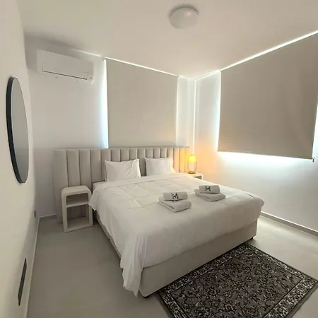 201 Lux Tower206 Apartment