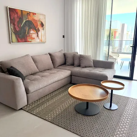 201 Lux Tower206 * Lakatamia