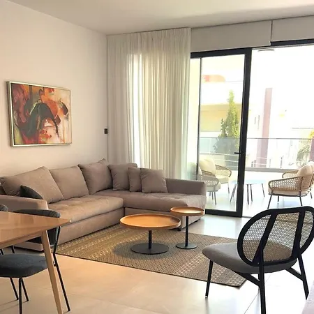 201 Lux Tower206 Apartment *