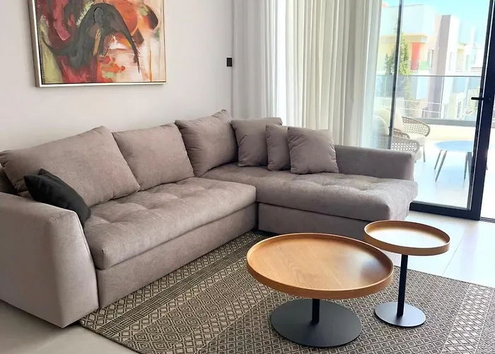 201 Lux Tower206 * Lakatamia